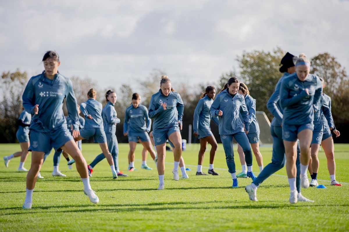 WATCH: Everton Legends Watch Blues Train