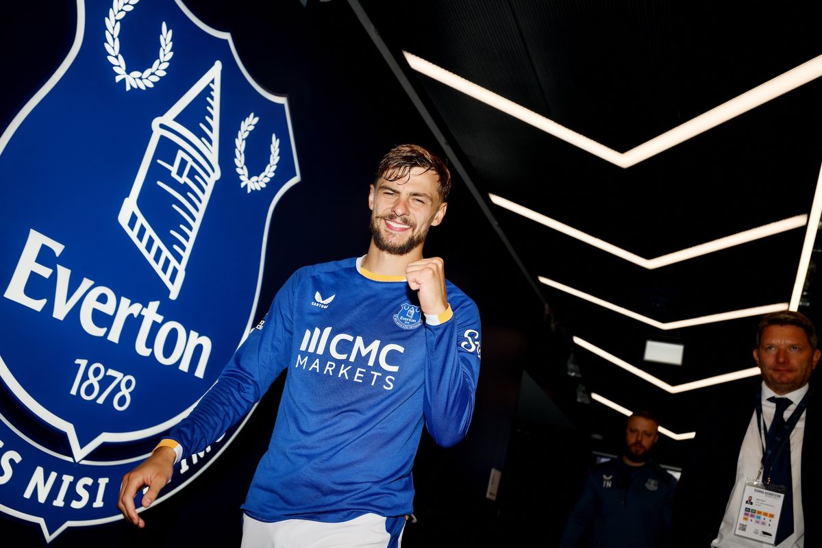 DEWSBURY-HALL ON EXCITEMENT AHEAD FOR EVERTON 
