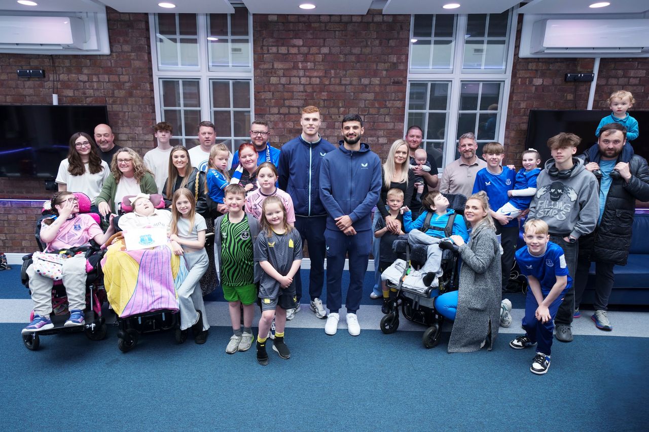 Everton Players Spread Easter Joy In The City