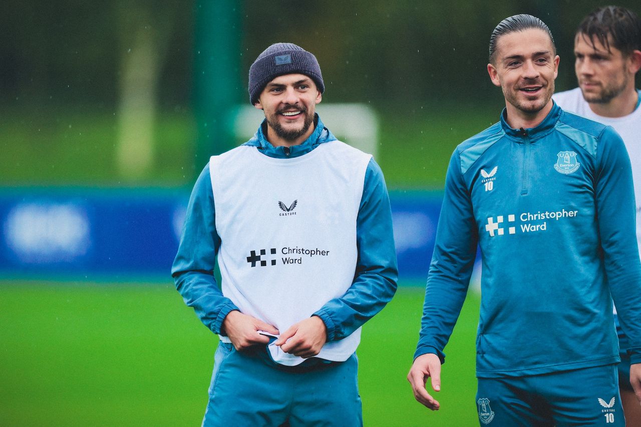 Gallery: Toffees Train In Torrential Rain!