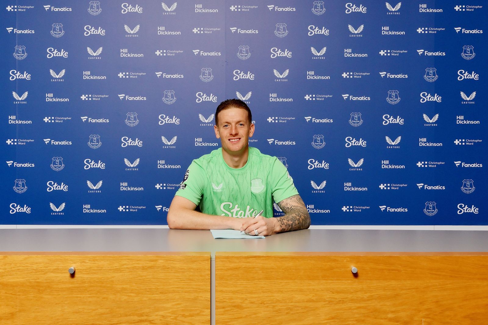 Pickford Signs New Everton Contract