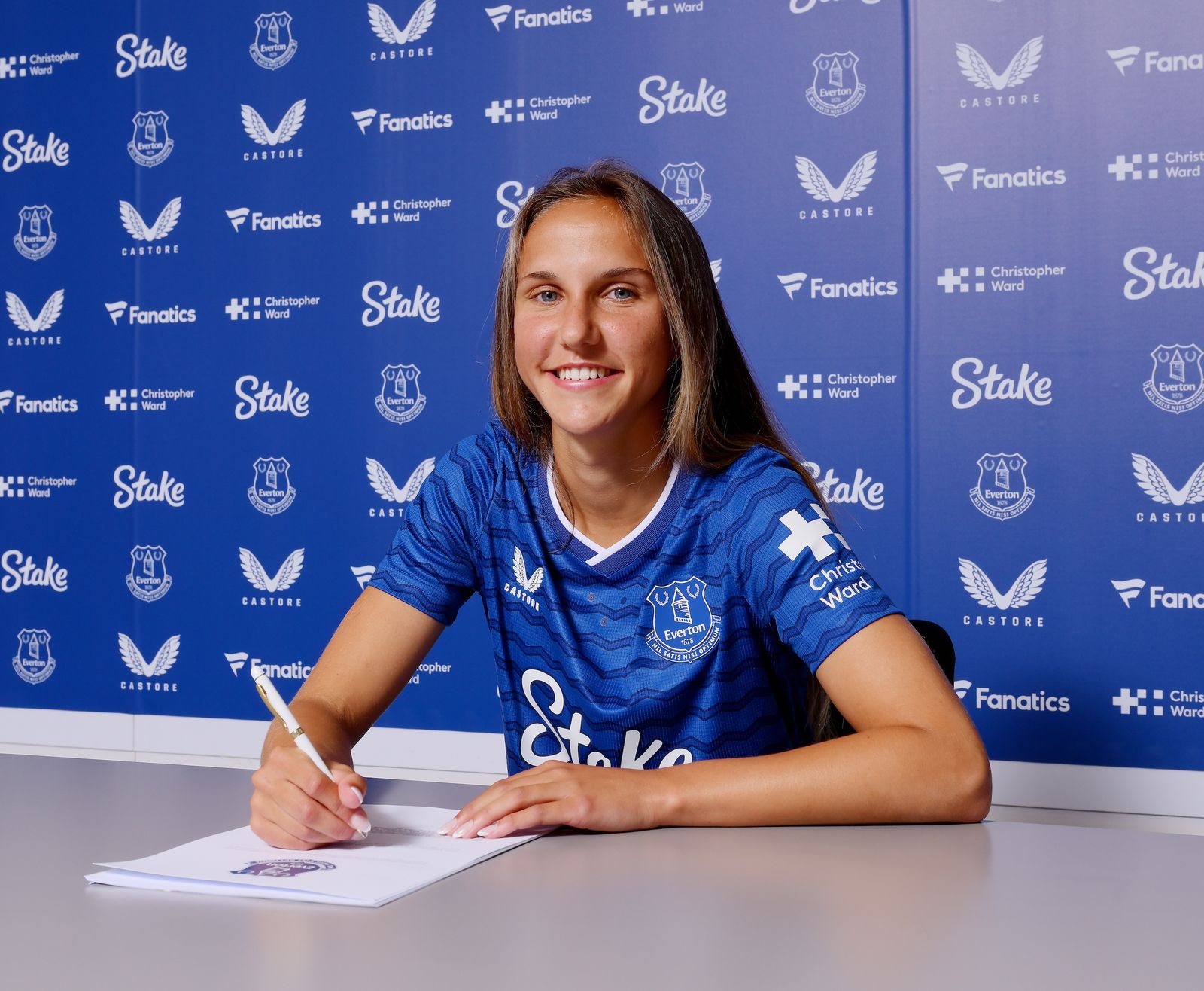 Everton Sign Promising Dutch Midfielder