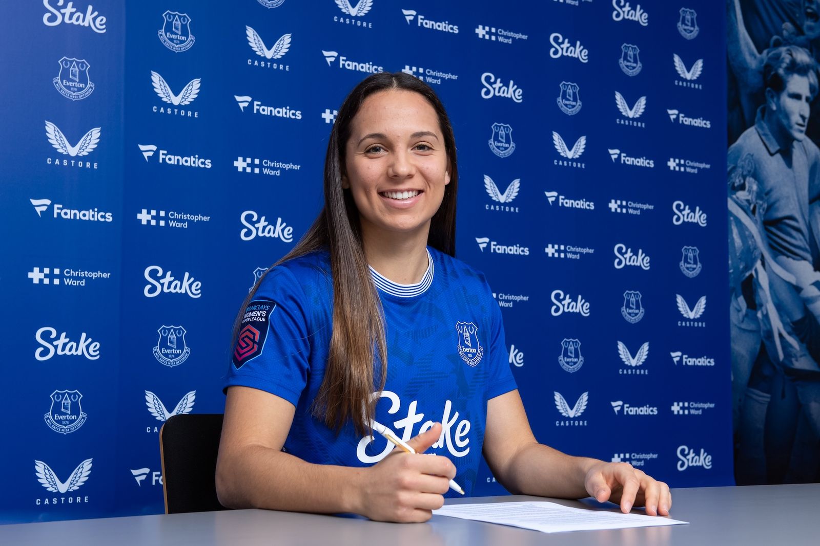 Everton Sign Fernandez