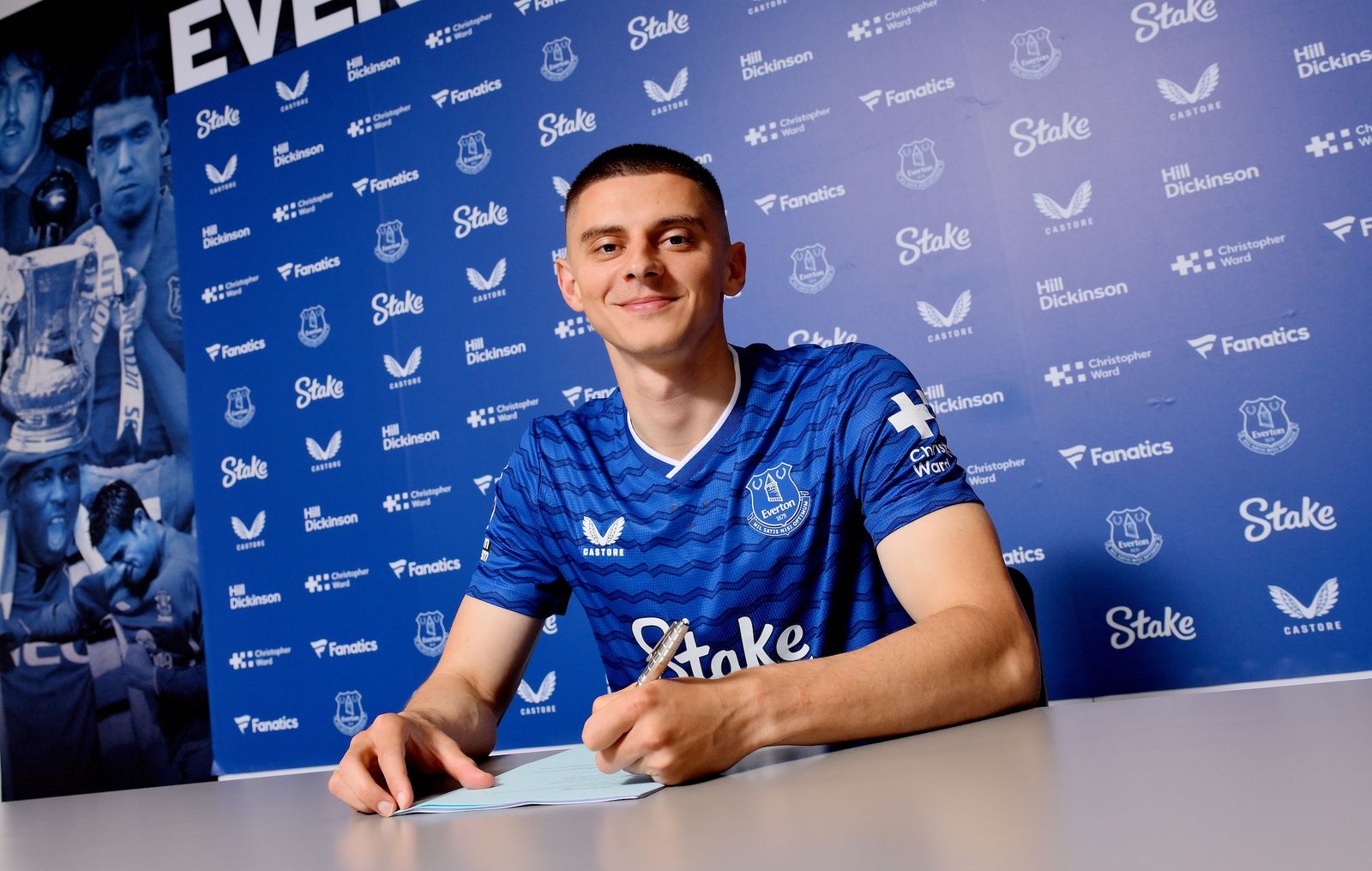 Mykolenko Signs New Everton Deal