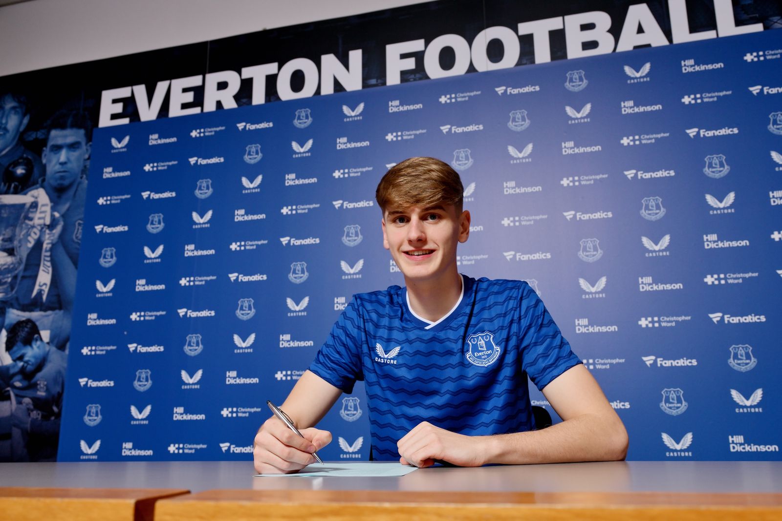 Young Everton Defender Signs Professional Contract