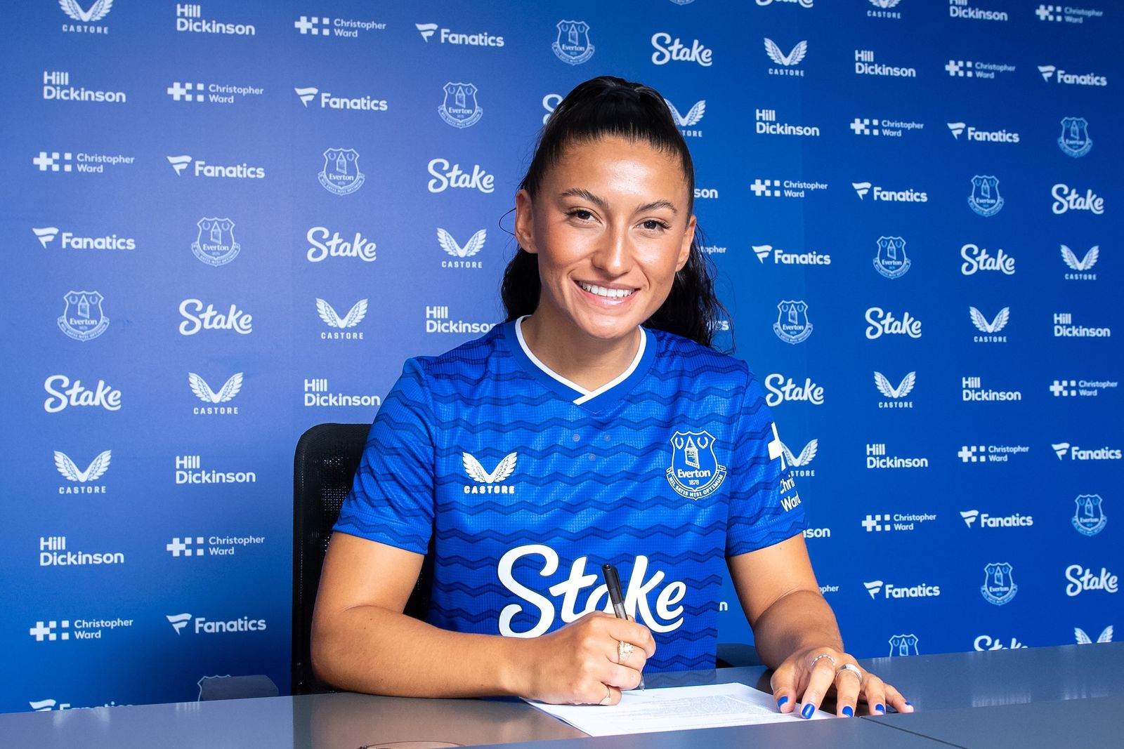 Everton Sign Pacheco