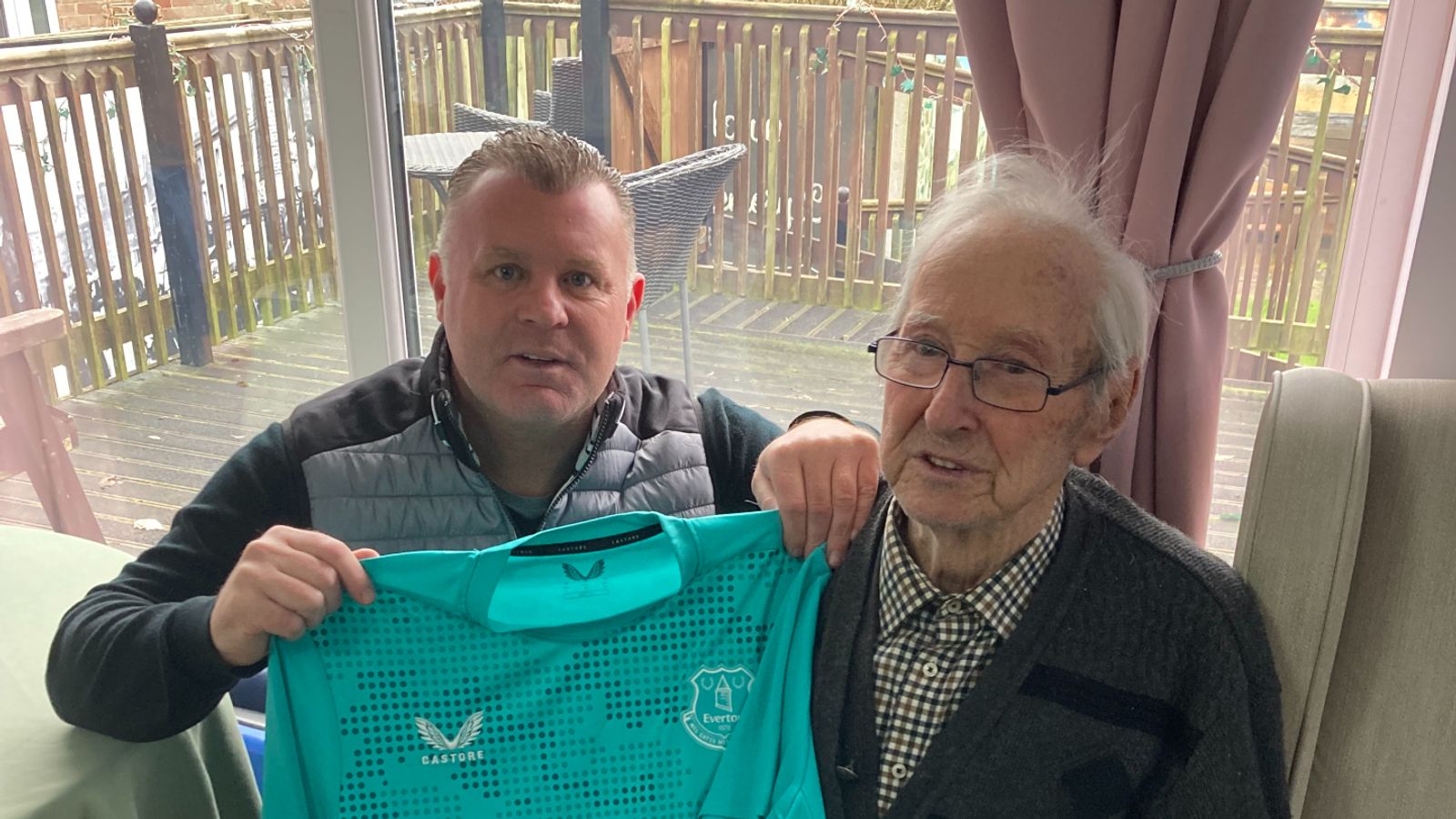 Diamond Visits Blues' Oldest Player