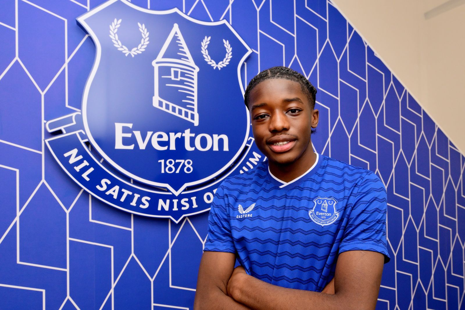 Olayiwola Signs First Professional Contract