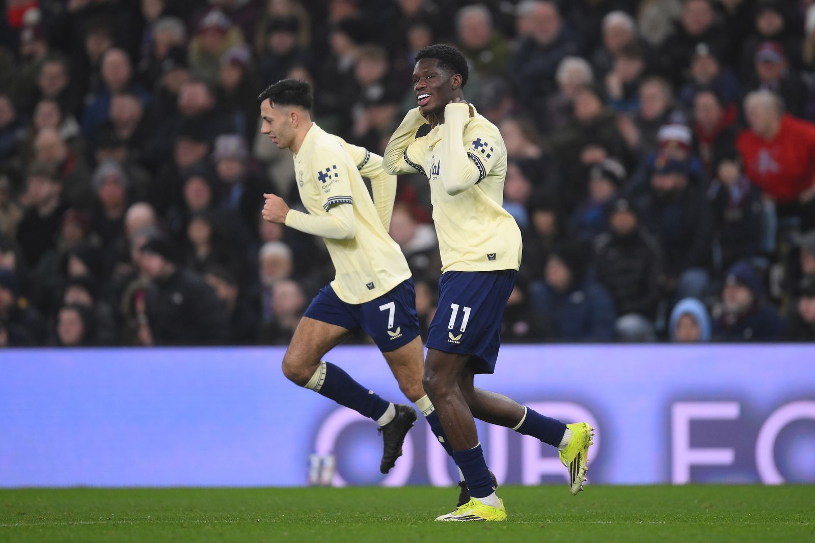 Barry Strikes As Everton End Villa's Long Winning Run