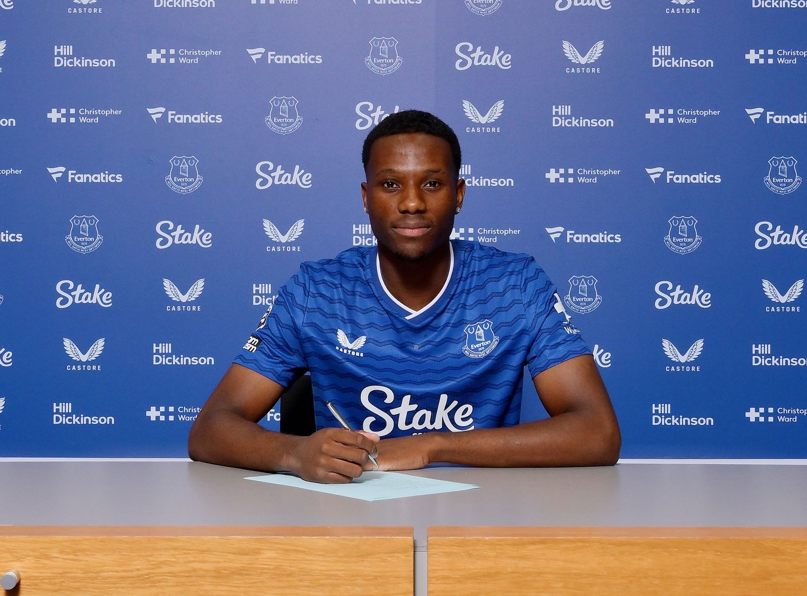 Winger Clarke Signs First Everton Pro Deal