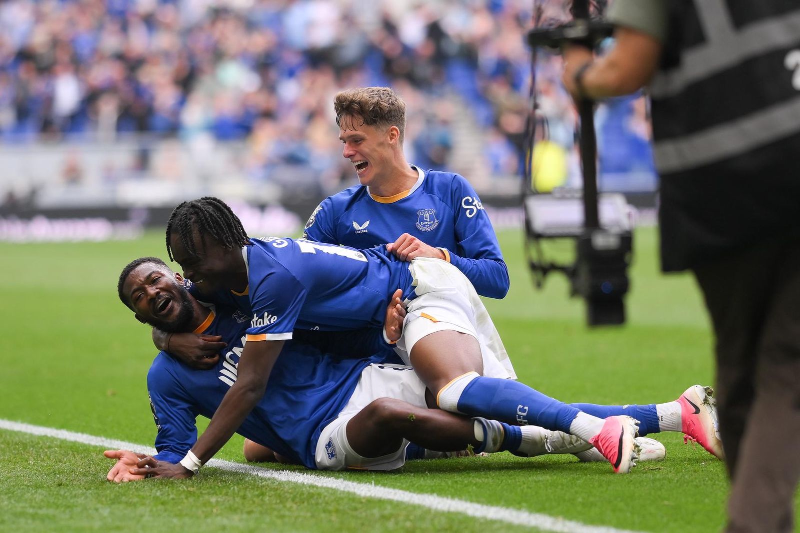 Maitland-Niles: Hill Dickinson Is Even Louder Than Goodison