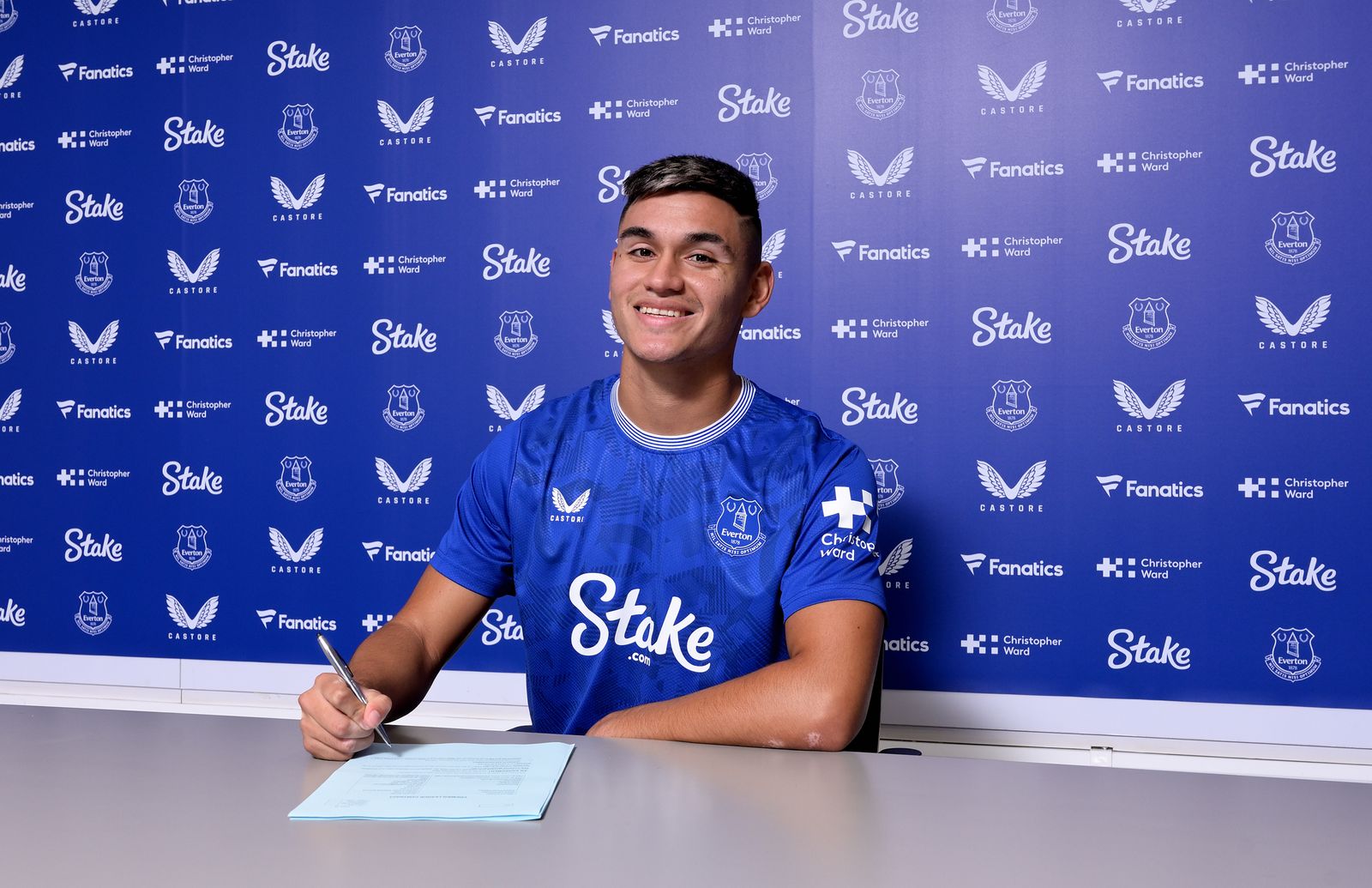Everton Seal Deal For Alcaraz