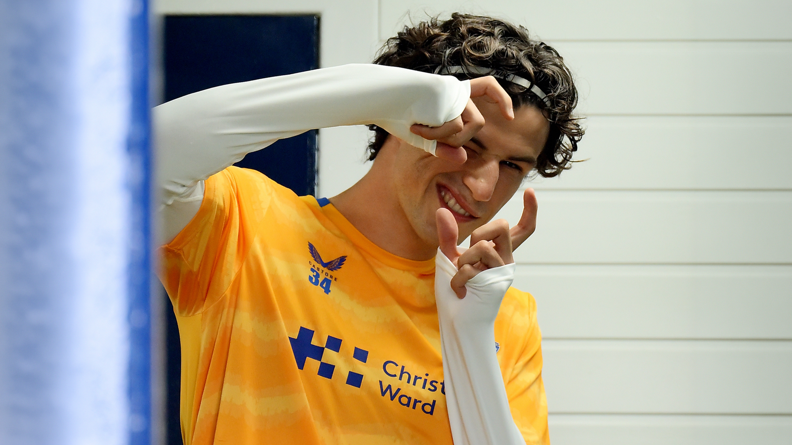 WATCH: Röhl's Photo Book Explainer & Falling In Love With Everton
